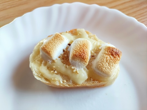 マシュマロとごまのチーズトースト